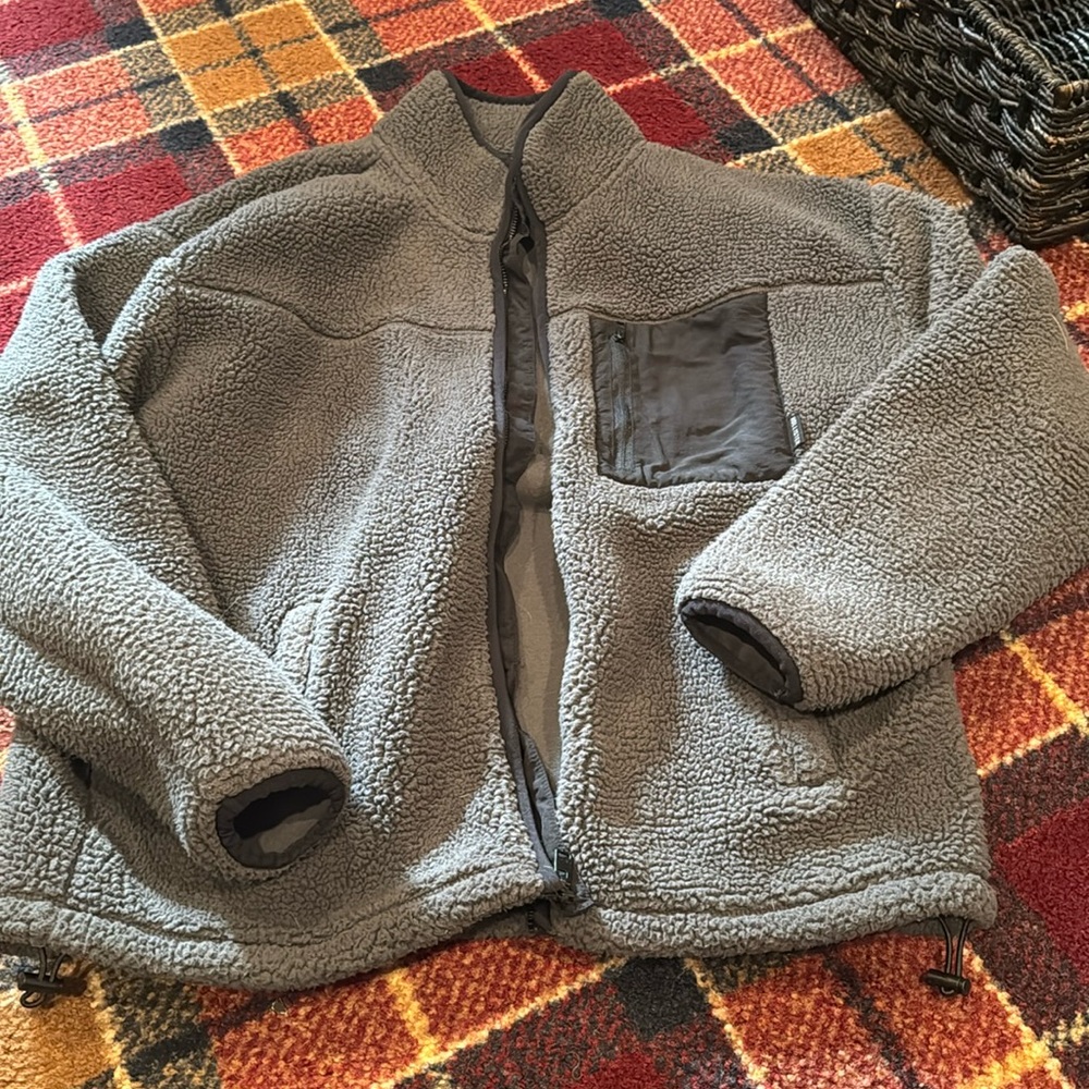 Men’s thick size medium, Hollister fleece zip jacket. Worn a few times.